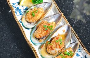 Sautéed Mussels on Iron Plate
