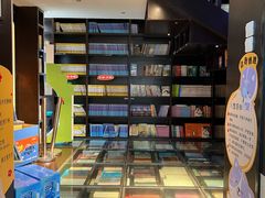 -钟书阁(松江泰晤士小镇店)