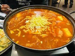 部队火锅-HONGA HONGA雄家(曹路店)