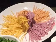 彩色营养火锅面-井格重庆火锅(临平银泰城店)