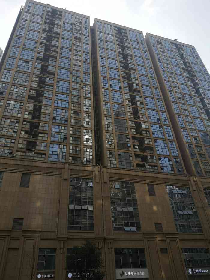 第一次知道奥克斯广场楼顶上还有住宅,我以前以为他就只是一个商场和
