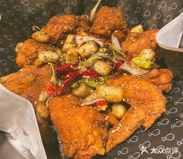 博欧姆新派韩国料理·炸鸡(艾尚店)川味椒麻炸鸡图片