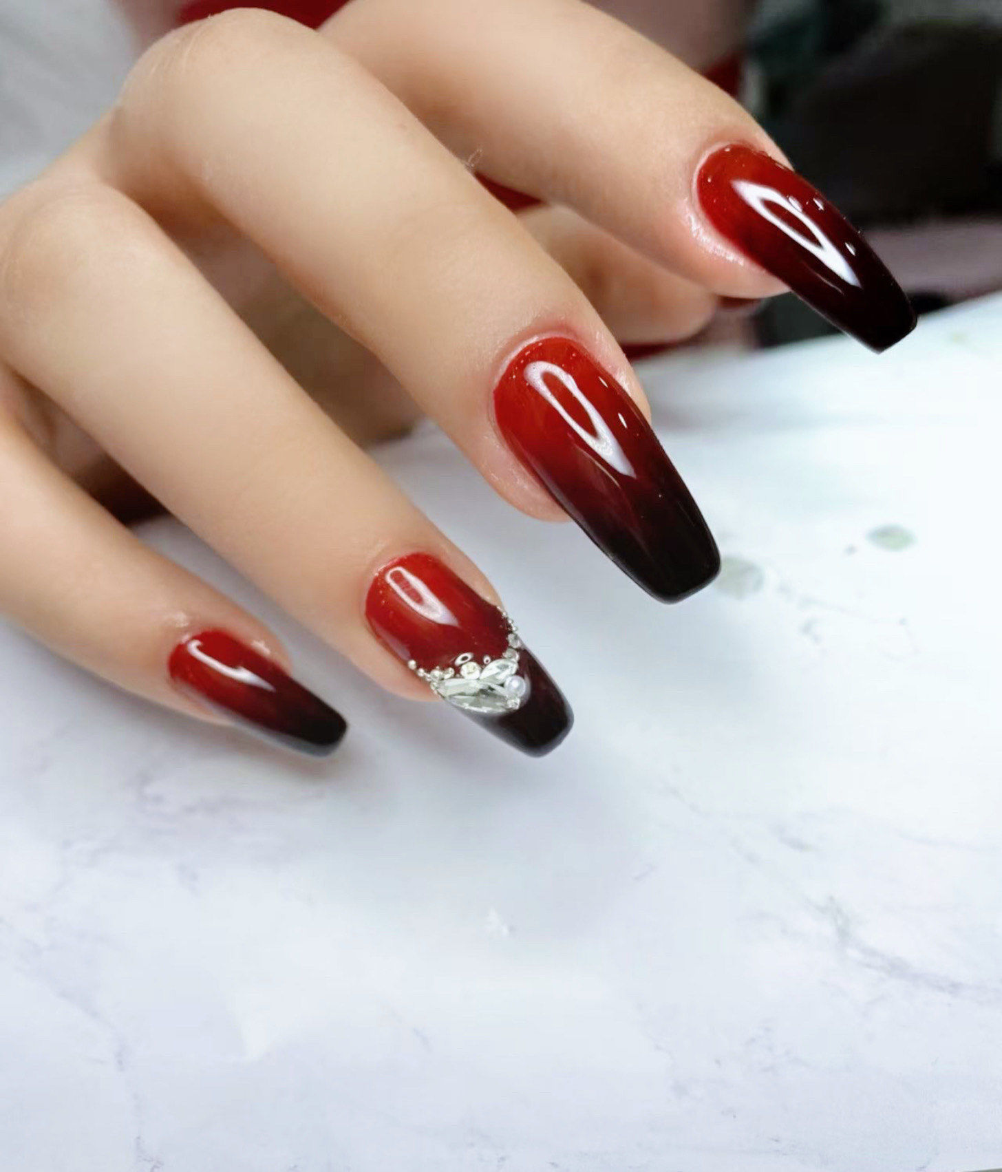 黑红渐变风美甲