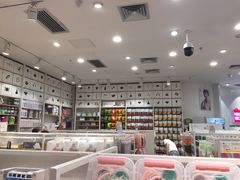 -名创优品(广州萝岗万达广场店)