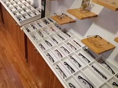 -MiRi眼镜·蔡司·星趣控·尼康控优点视觉合作店(南京东路店)
