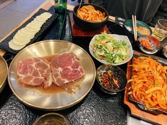 -臻牛烤肉