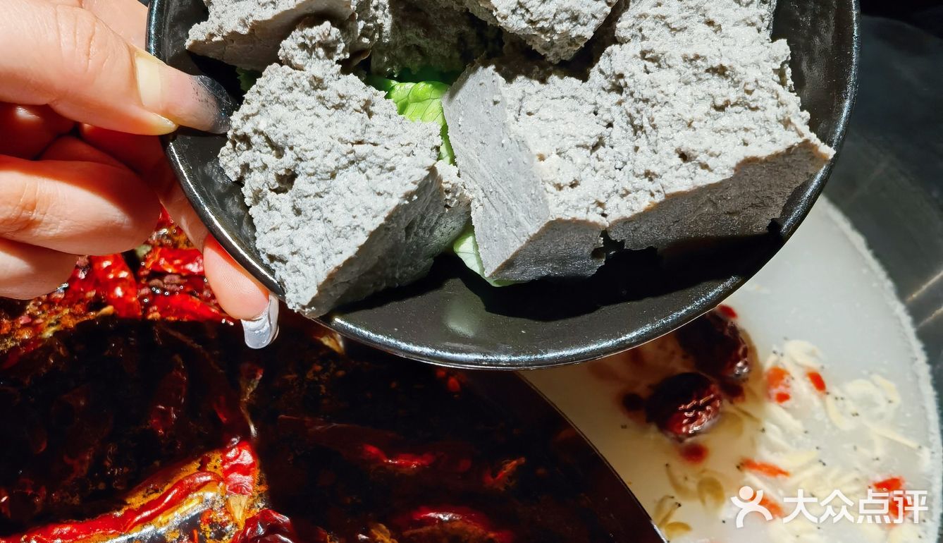 边看城墙风景边吃火锅是种什么样的体验……
