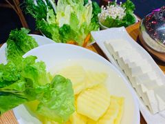 -野山舂·贵州现舂酸汤火锅(鸿通城店)