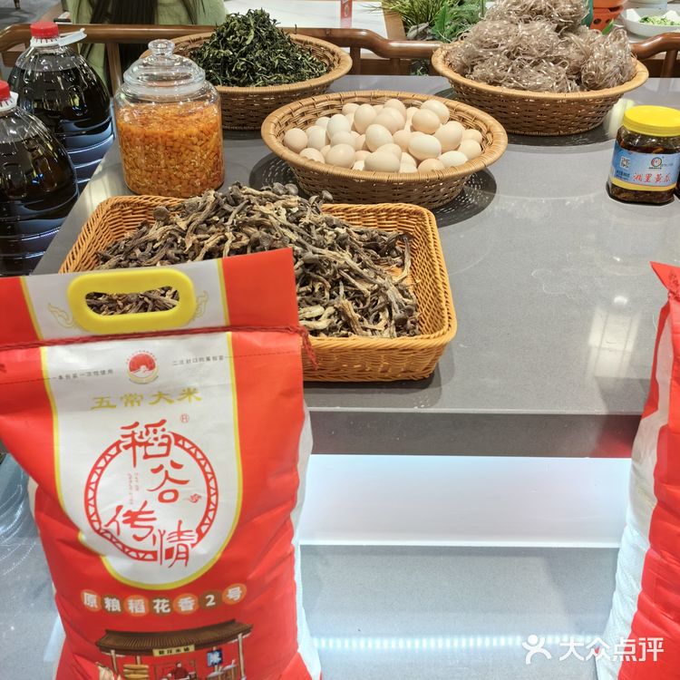 一下班湖南同事就拉着我去吃饭 她一直说这里很正宗