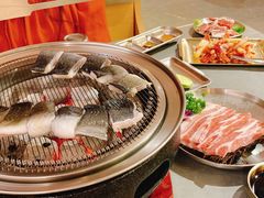 -围炉肉舍•炭烤活鳗•丹东海鲜烤肉(步行街店)