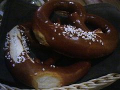 德式特色碱水面包-Paulaner·德国帕拉娜自酿啤酒餐厅(海上世界店)