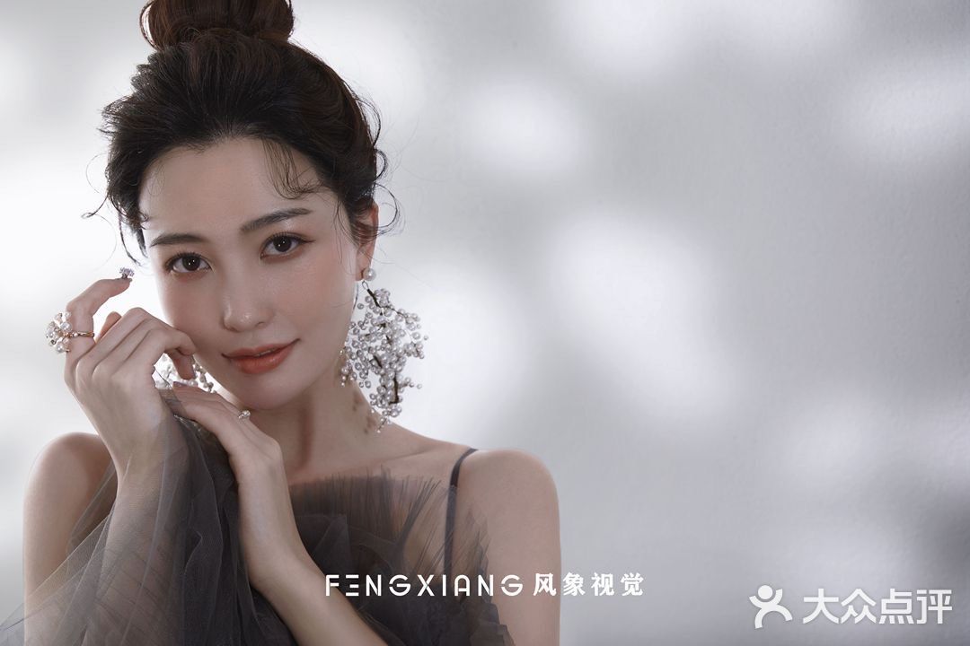 单色背景婚纱照