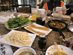 -老蜀铜火锅·酸菜脊骨·麻辣羊蝎子(热闹路店)