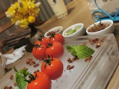 番茄脆菇沙拉-小大董·烤鸭(凤凰汇店)