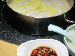-洪氏嗨捞·广东猪肚鸡·椰子鸡火锅(西咸万象城店)