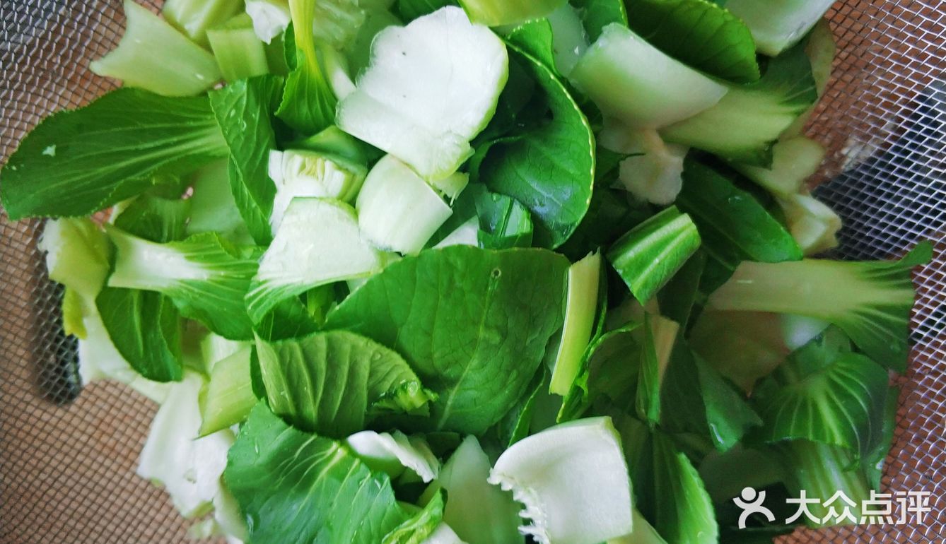 香喷喷的猪油菜饭，油亮亮的米饭，腊肉的咸香，太好吃！