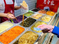 自助取餐区-三兄弟高炉烧饼