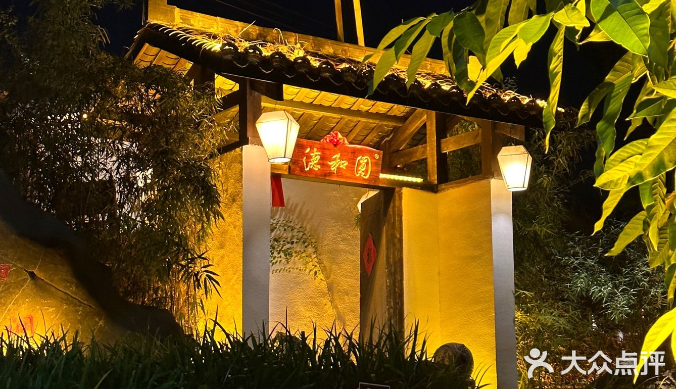 广州天河这里的晚上太热闹了吧！感受民族文化的魅力🥳🥳