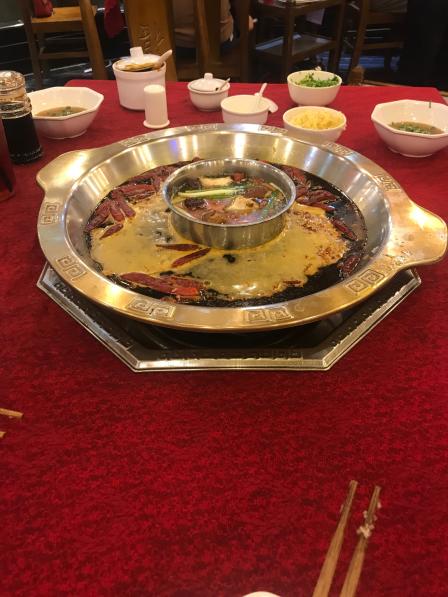 重庆两路口火锅(紫荆店)-"成都土生土长的人,离家太远第一次来.网上.