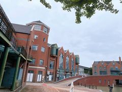 -钟书阁(松江泰晤士小镇店)