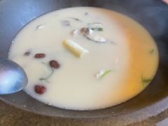 -咕嘟草帽鱼·牛奶一样的鲜鱼汤(天鹅湖万达广场店)