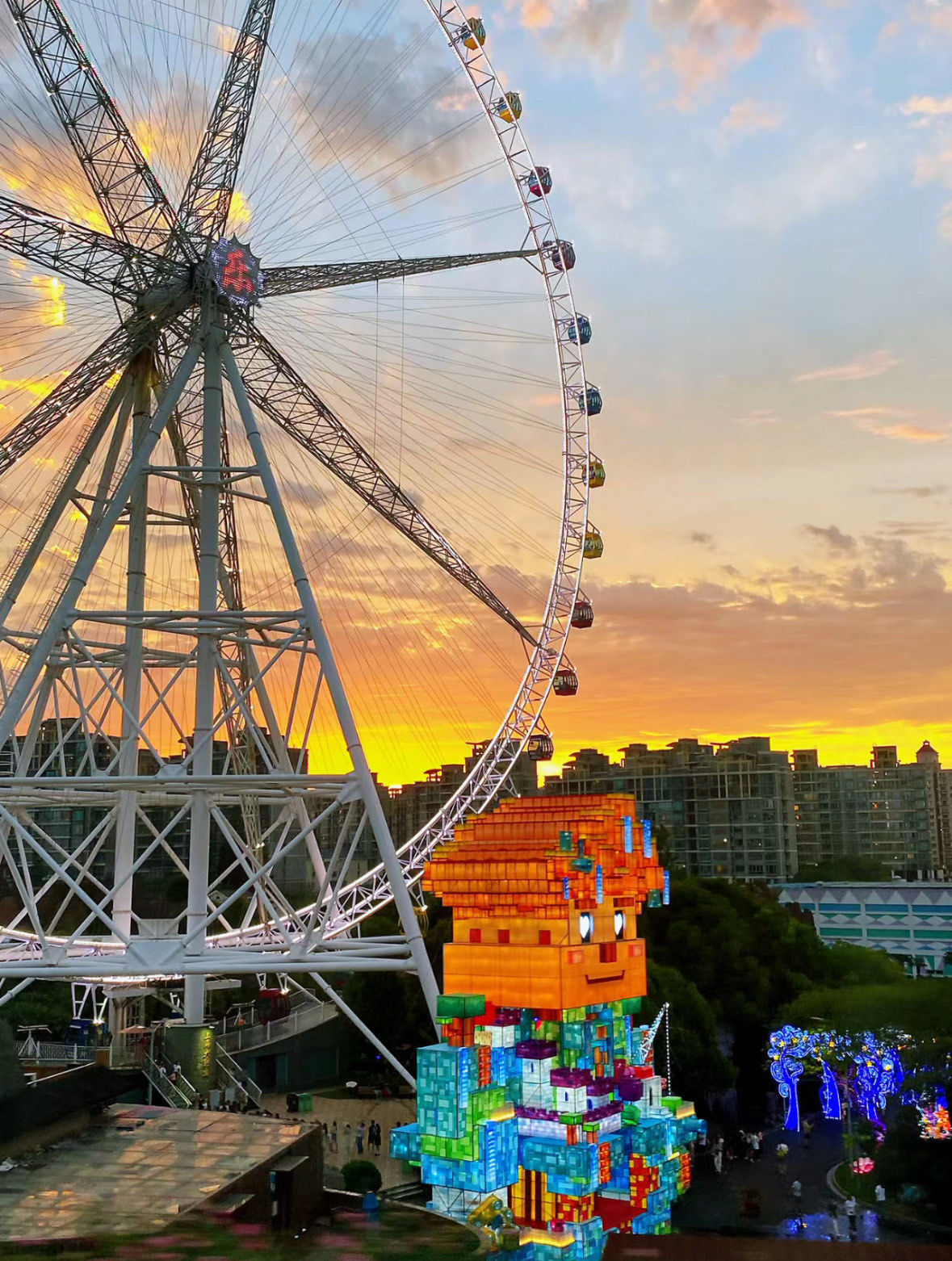每每经过南北高架,都只能看到孤独的摩天轮🎡一动不动的~现在锦江乐