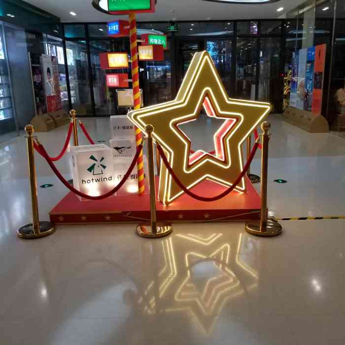 保利悦活荟(松江店)-"第一次来这个商场,周末人气很旺啊,基本都.