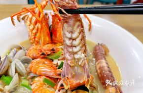 Luxury Seafood Noodles with Small Blue Lobster