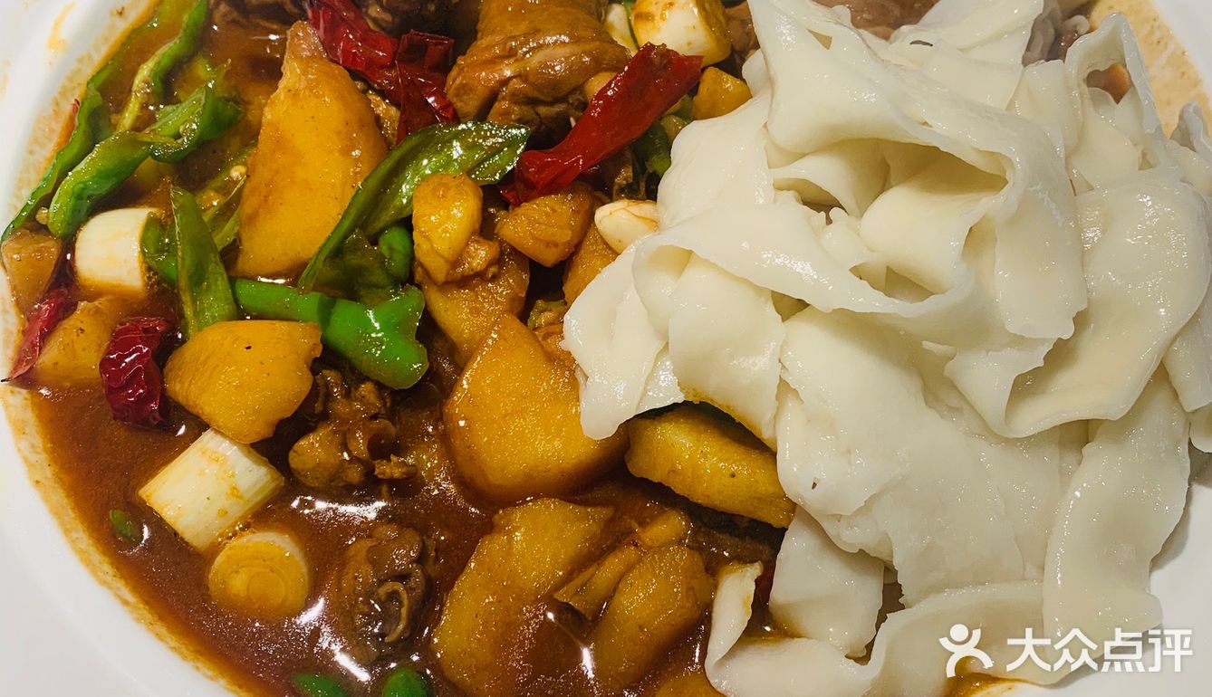 想吃拌面，看到这家有凉面就进来了，位于水游城三层