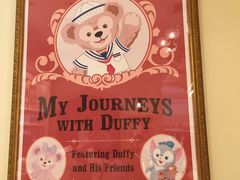 -小镇影院迪士尼小熊Duffy与他的朋友合影地