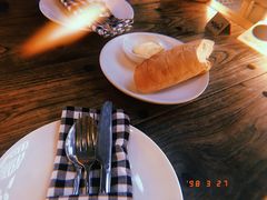 -ROAST coffee & eatery