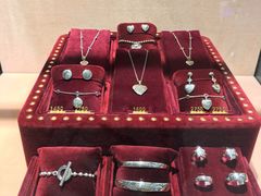 -Gucci(青岛海信广场店)