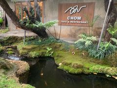 -Chom Cafe and Restaurant
