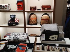 -COACH蔻驰(赛特奥特莱斯店)