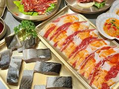 -围炉肉舍丹东海鲜烤肉·烤活鳗(步行街店)