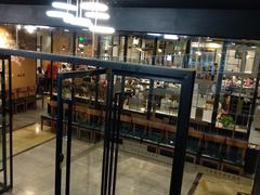 面包甜点陈列柜-小王少龙火锅(沙南街店)