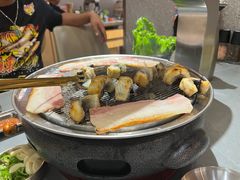 -围炉肉舍•炭烤活鳗•丹东海鲜烤肉(步行街店)