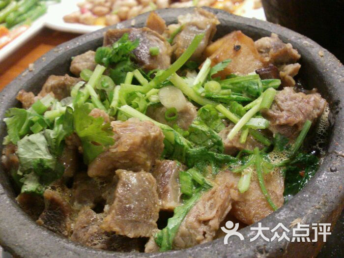 土豆牛肉瓦罐