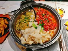 -阿瓦山寨·湘菜现炒·剁椒鱼头王(咸阳总店)