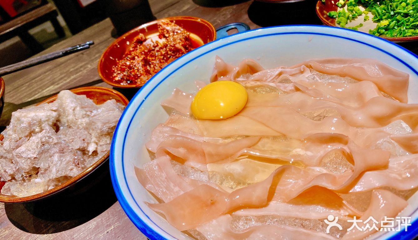 金姐老火锅：爆红明星火锅店来啦