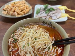 -亮亮面馆(经六路店)