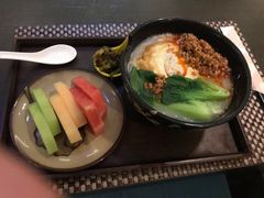 -上海滴水湖皇冠假日酒店