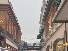 -王府井奥莱临潼小镇(临潼店)