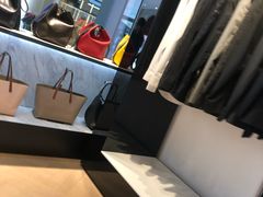 -GIVENCHY(佛罗伦萨小镇奥莱店)