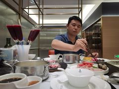 -红鼎豆捞·非遗鲍皇汤火锅(宝丰路店)