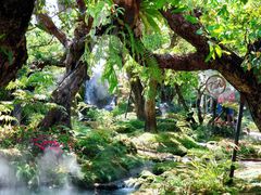 -Chom Cafe and Restaurant