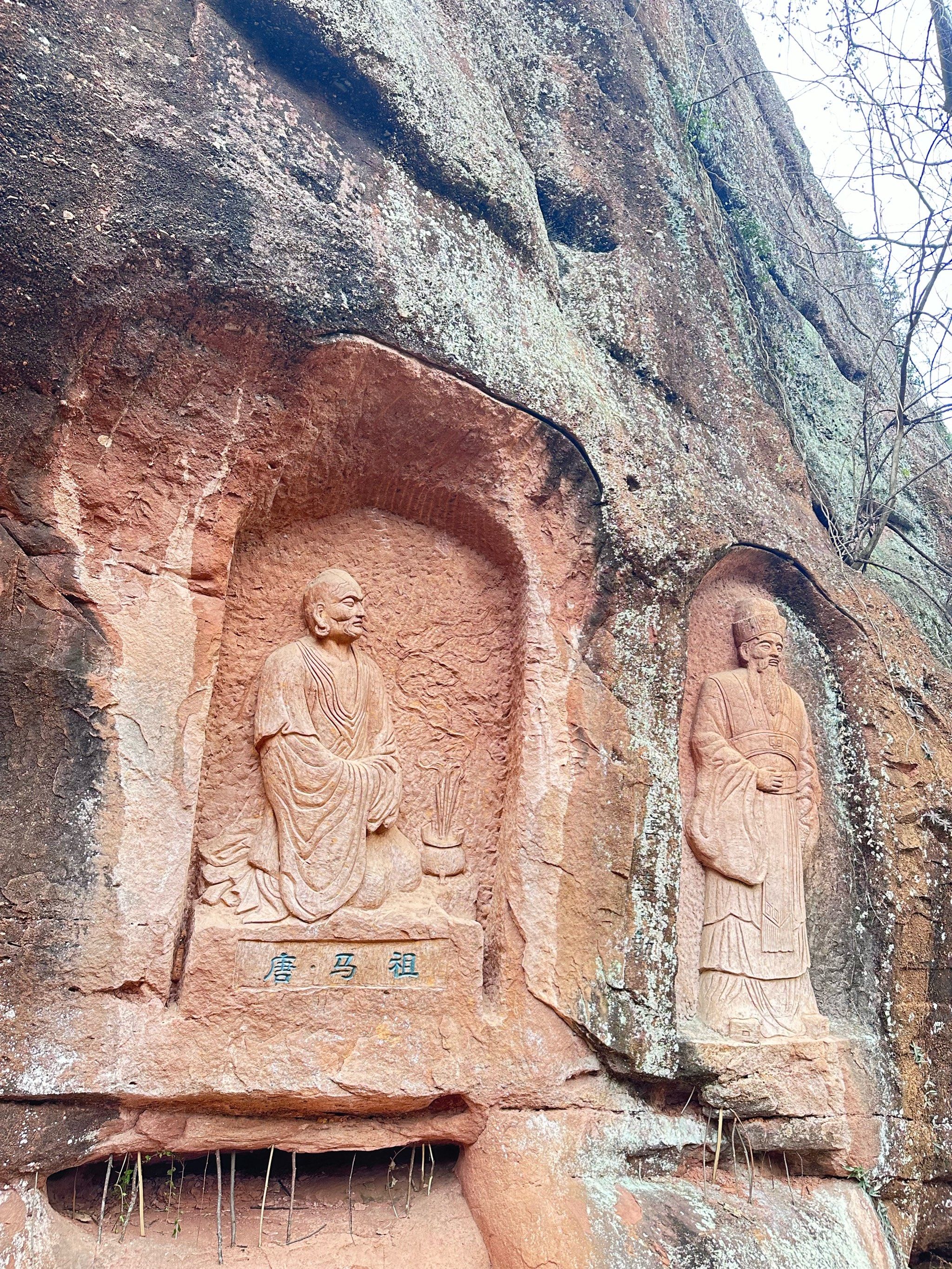 今天通天岩门口都堵车了