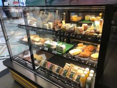 面包甜点陈列柜-星巴克(广州中华广场B1层店)