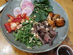 烤牛肉菠菜色拉-WHEN PIGS FLY当猪飞