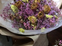 -何兮花店·气球派对鲜花店(马桥银春路万科城店)